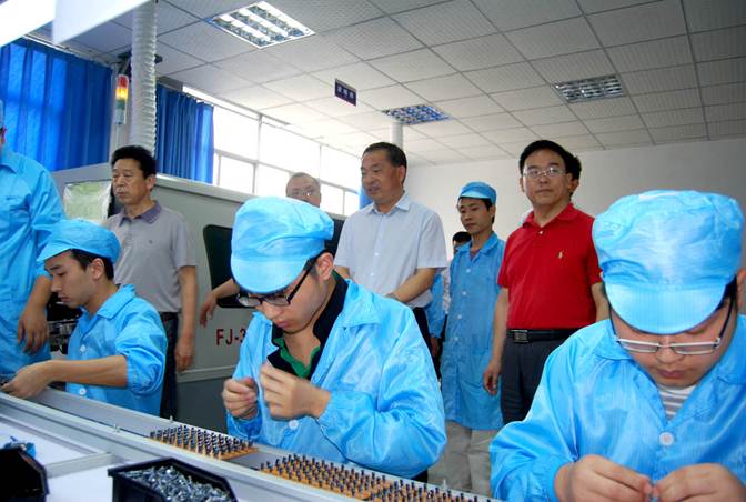 上级领导参观员工实训