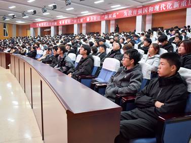 说明: C:/Users/xdf14/Desktop/2024.11.17 一竞技官网2024年秋期《形势与政策》/左前 (2).JPG左前 (2)