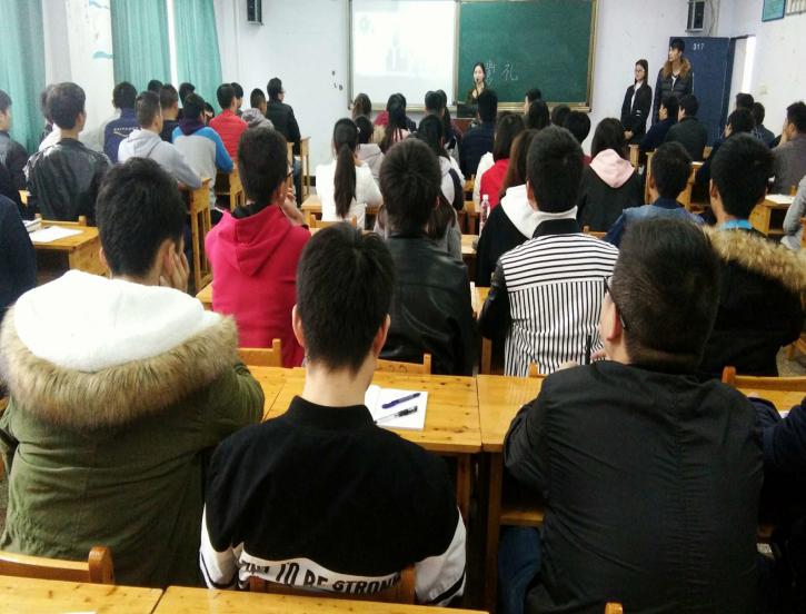 汽车与电子工程系举办第九期“青马工程”暨第十二期业余团校培训班