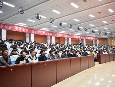 说明: C:/Users/xdf14/Desktop/2024.11.17 一竞技官网2024年秋期《形势与政策》/右前 (2).JPG右前 (2)